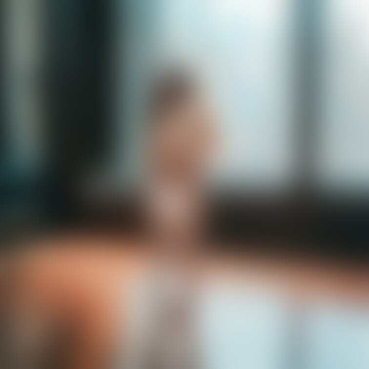 広い部屋でセクシーランジェリー
辺りを見渡するーちゃん︎︎︎☺︎

妄想の膨らむ1枚です！
やっぱり、この下着は