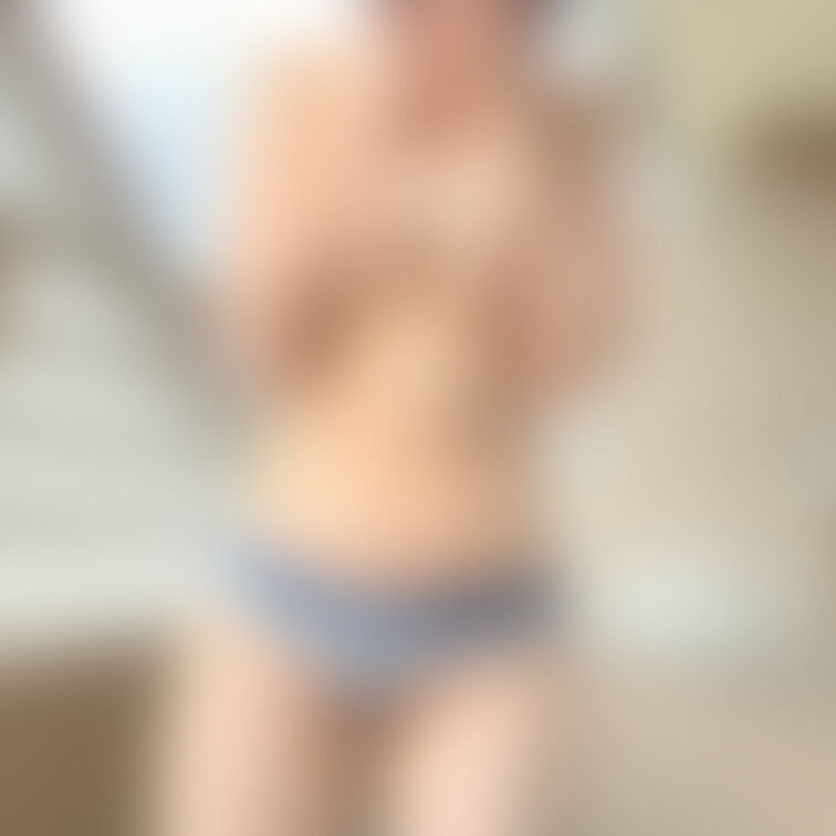 Twitterの続きです🧡学内で手を縛られて露出おしっこお漏らし😖🧡おしっこまみれのパンツとはみマン見て下さい😖🧡
