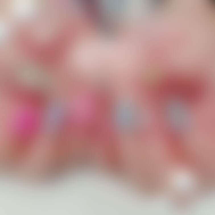 💅✨️Newネイル💅✨
今回はキラキラ＆ラメラメにして頂きました🍀