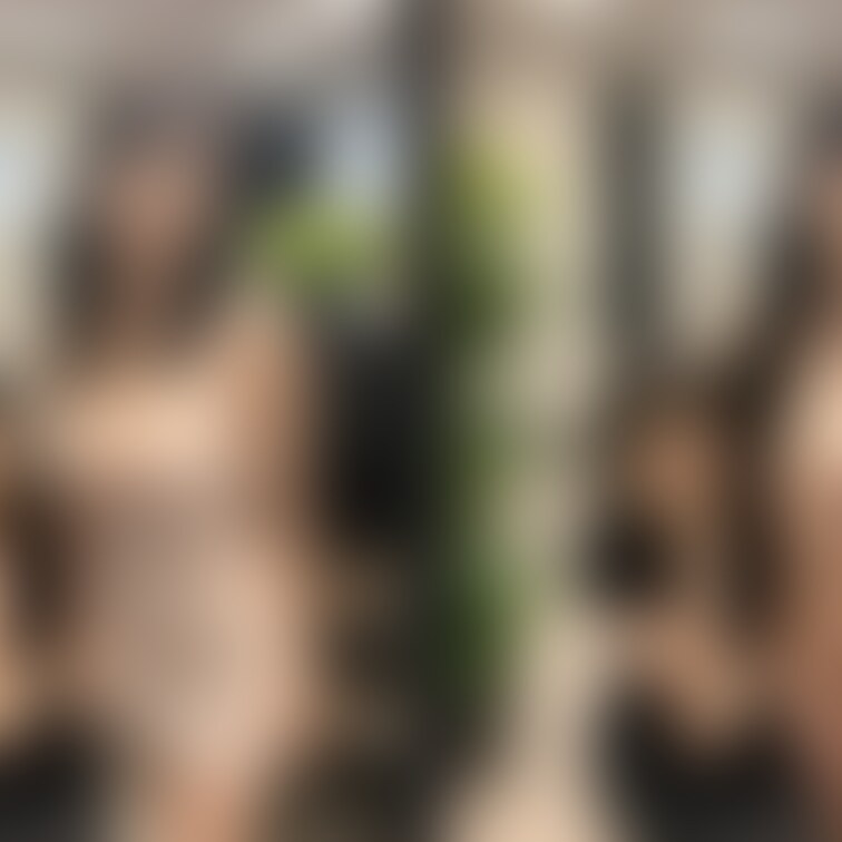 着衣と脱衣を並べた画像です。画像№285