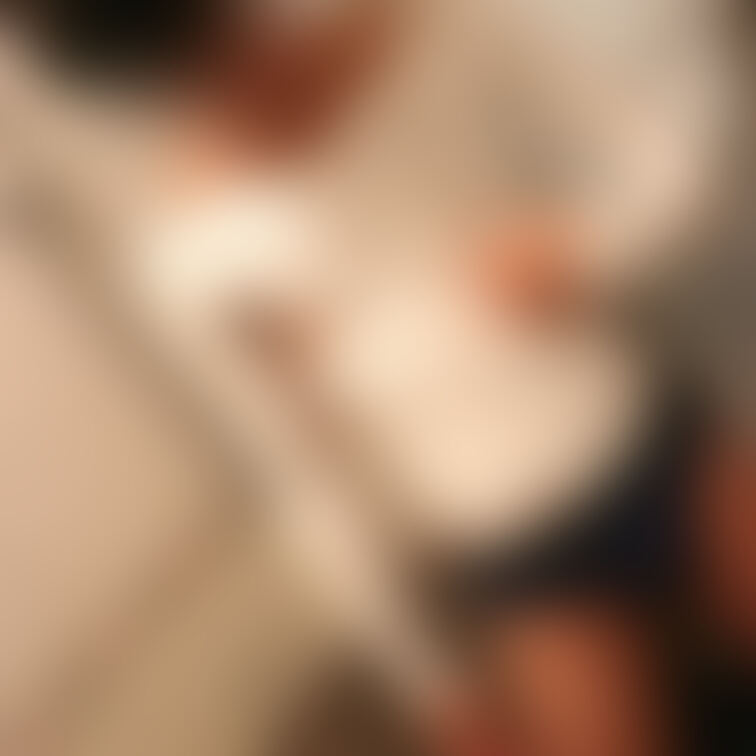 【イケメンアスリートペイント体験】
 水泳大会のかっこいい男の子がペイントまみれになってくれます！塗っていくうちに気持