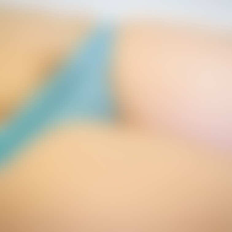 「パンツのスジとパイパンについて」
男性からするとおっぱい同様女性の象徴とも言える まんこのわれめ。開脚して女性器がハ