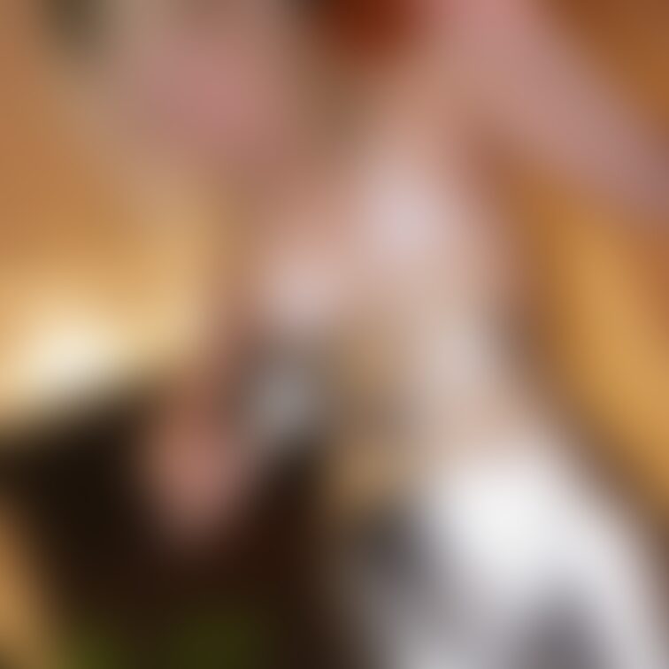 【アイドル級美少女銀粉撮影】
超可愛いアイドル級の女の子が銀粉撮影に初挑戦してくれました!
自分の手で銀色に染め