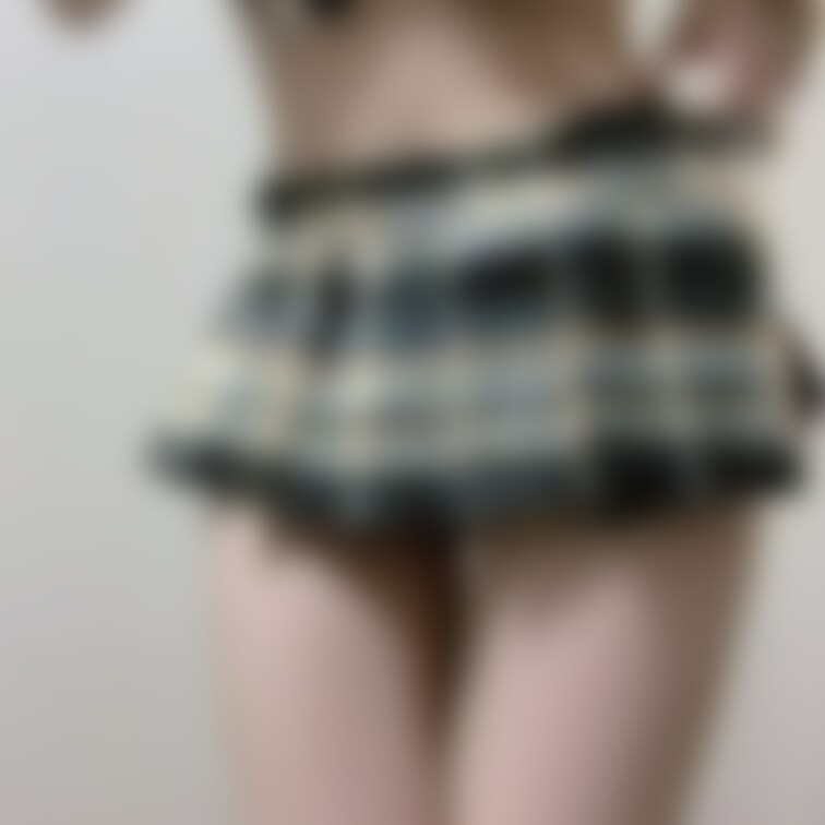 サイズが合わない？😭乳首常にみえるアクシデントww