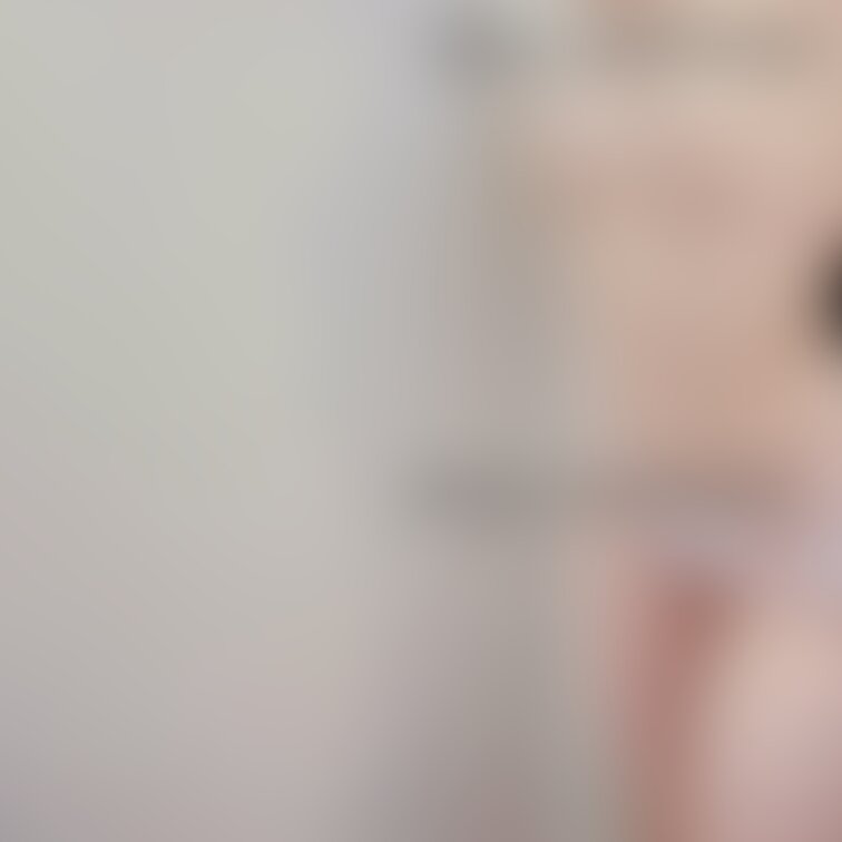 おはよ💓
腕上げるとおっぱい小さく見えるなぁ😭