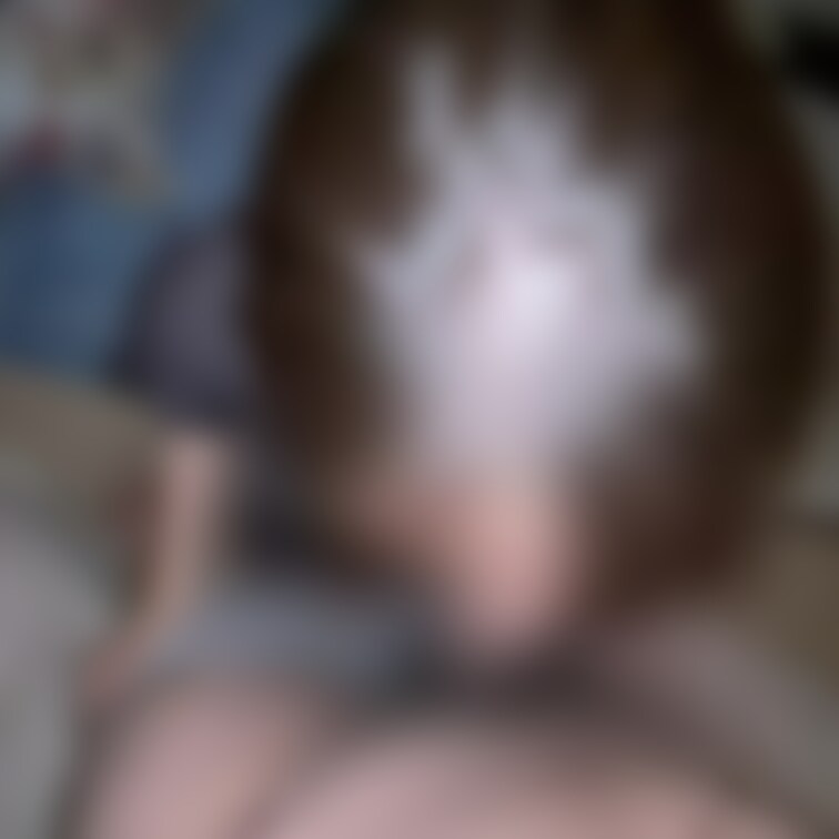 朝イチ時間ない時に悶々を抑えるのに妻の口のご奉仕。ハメる時間がない時はこれにかぎります。
妻はチンチンを出すとすぐにご