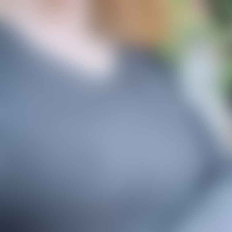 今はここに居ます🙋‍♀️ノーブラでおっぱいポロン自撮りしているけしからん変態人妻はここですよー！/////myfansは