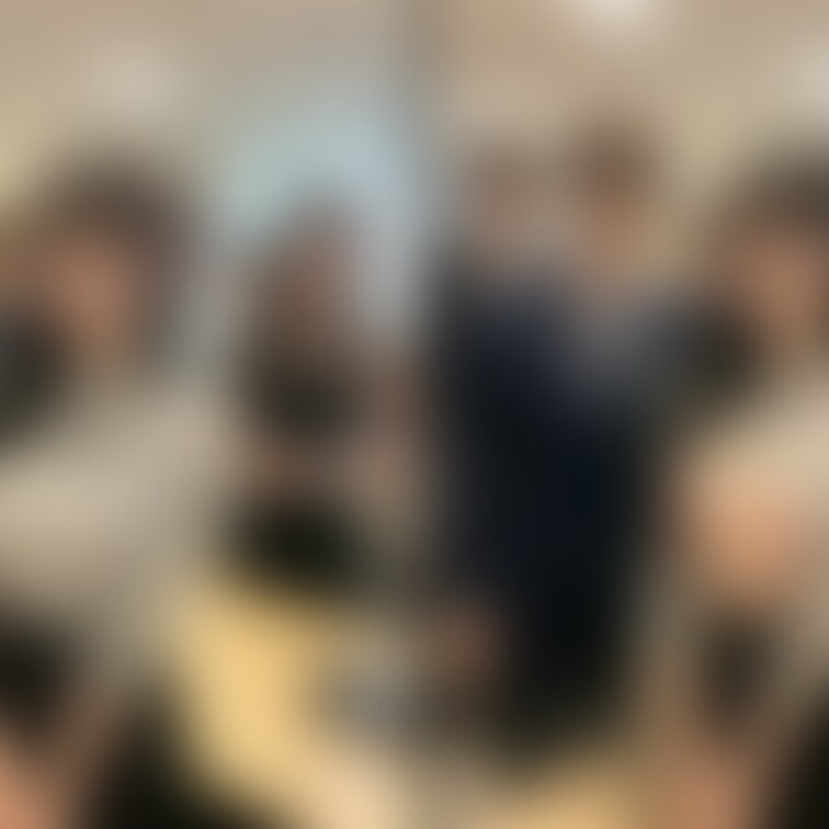 着衣と脱衣を並べた画像です。画像№284