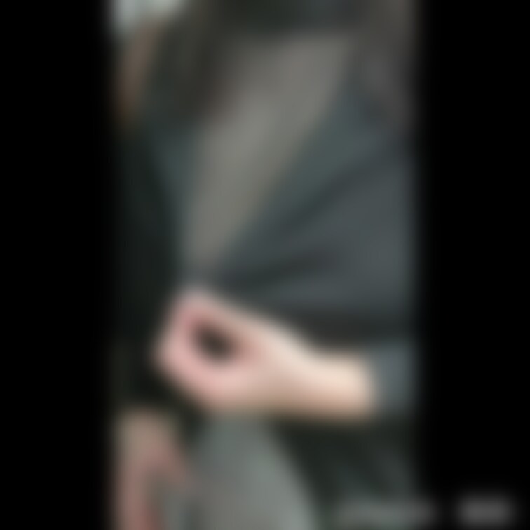 透けている服で電車に乗りました。
通勤の帰宅時間18時頃なので、かなりの男性に見られました。
