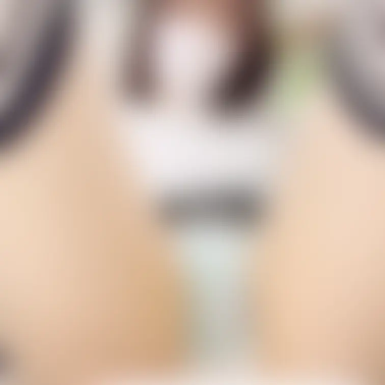 ニーハイフェチさんにとっておきの一枚♡

みんなは絶対領域って好き？🙈💓
M字で見せつけられたらヤバいかな？＞＜/