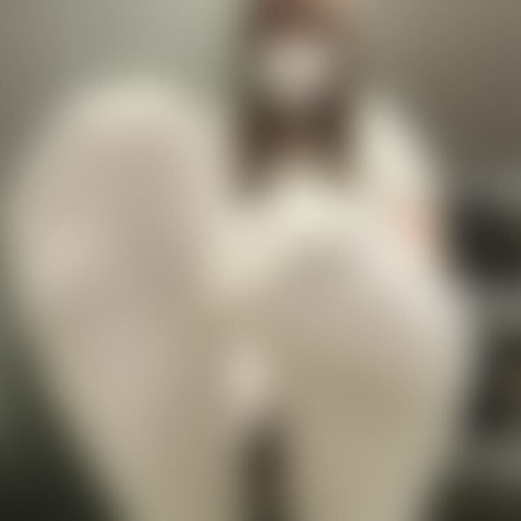 Yu/22/University student/Girls bar👯‍♀️ ①
 
 Foot size: 23c