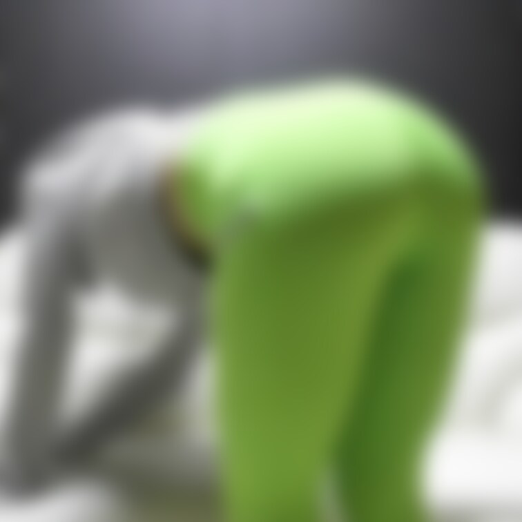 撮影の裏側
未公開シーンです

女の子達も人間です
毎回すぐに連発しておならが出せる訳でもなく、出るように体勢変