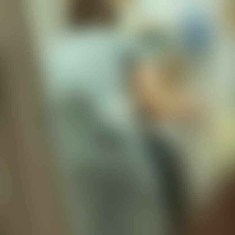 日常の妻
春になって薄着になった妻
お風呂上がりのノーパンノーブラで
過ごすようになってきた。

