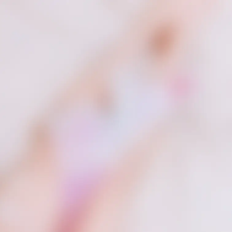 華奢ってよく言われる🥺あなたの脚にみゃおの脚絡めたいな♡