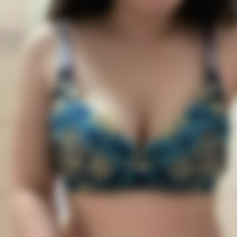 おっぱい触る動画(唾垂らしたりしてる)