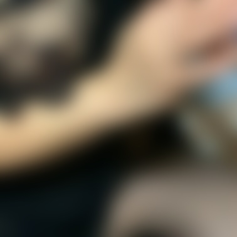 素人熟女人妻です。未亡人なので、夜な夜なお邪魔して、楽しんでます😊セックス大好きなので、コスプレ、バイブ、なんでもやらし