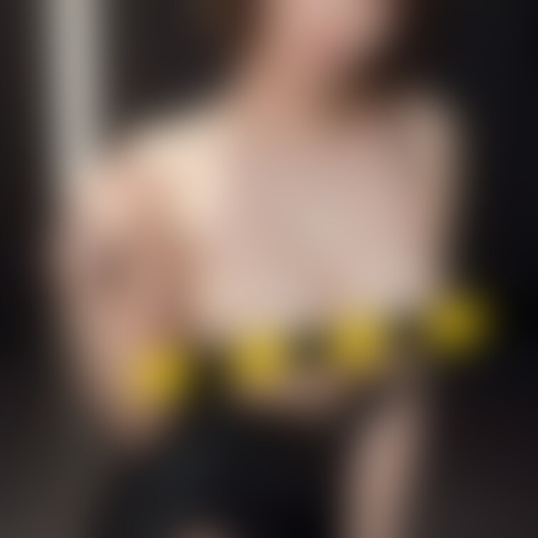 うみです！色気のあるドレス着てみました！フォトプランでは加工無しの写真を公開！