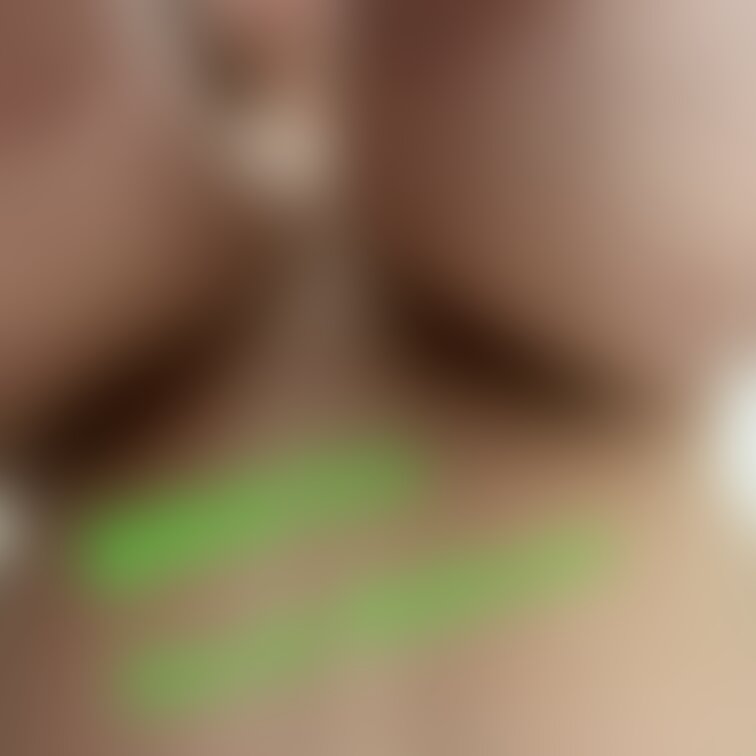 巨乳を下から見て