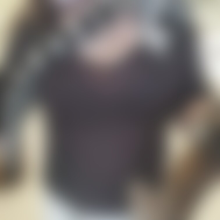 公衆の面前で
胸を揉みまくられる

それも集団で！