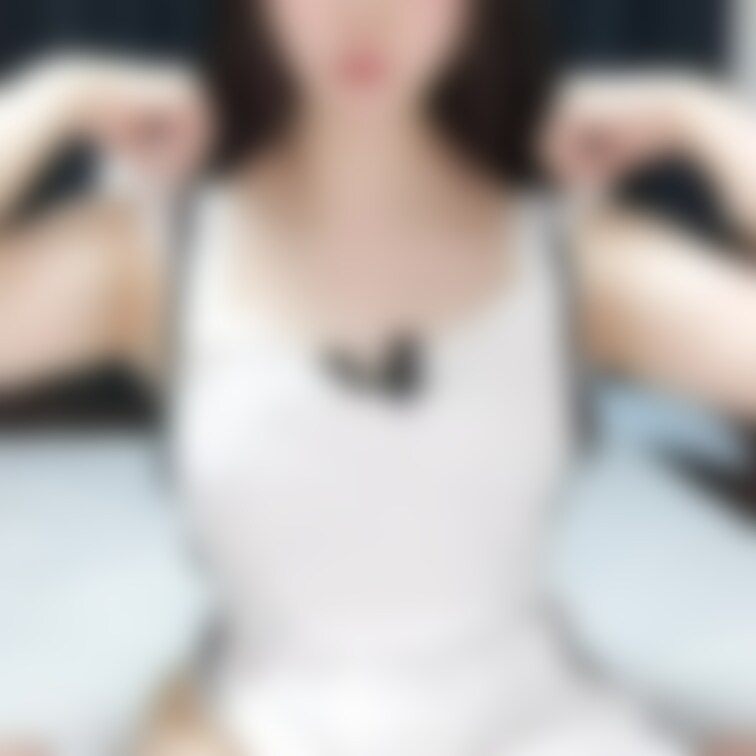 裸エプロン♡

ゆっくり脱ぐとセクシー🫣💘
