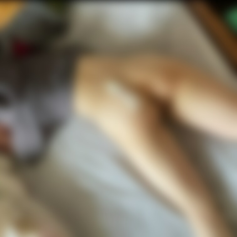 今朝勝手に撮られた寝起きバックです！えっちする場所、時間、気分とかで喘ぎ声変わるけどみなさんはどの声が好きですか...？