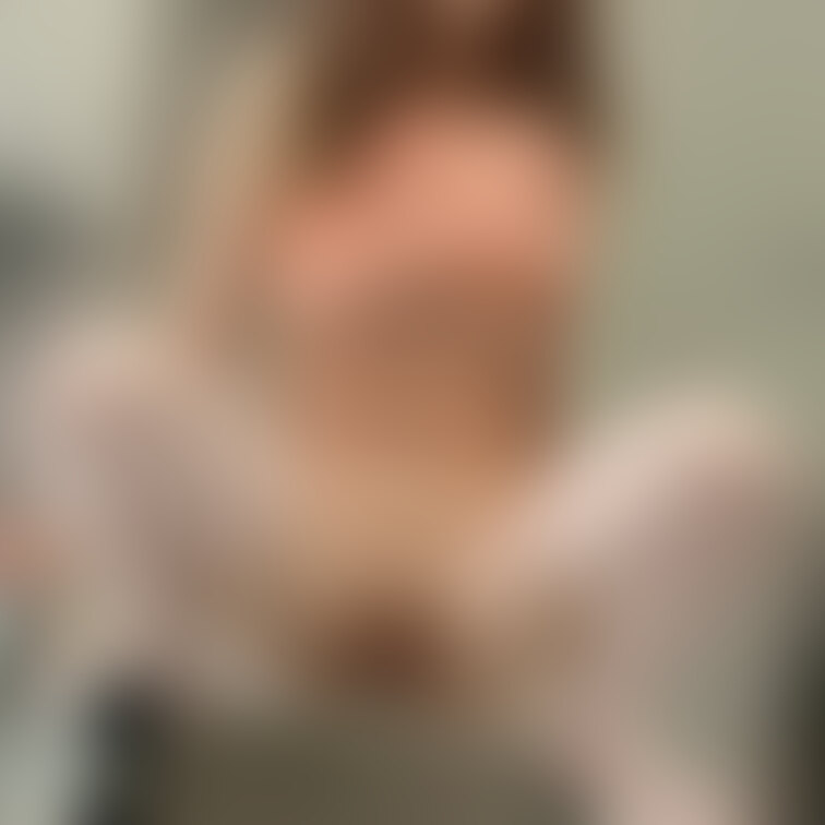 Xの続きです❤️ニーハイ裸エプロン😖❤️
自宅キッチンでおじさんに指示されておしっこお漏らし。。おしがまさせられてたく