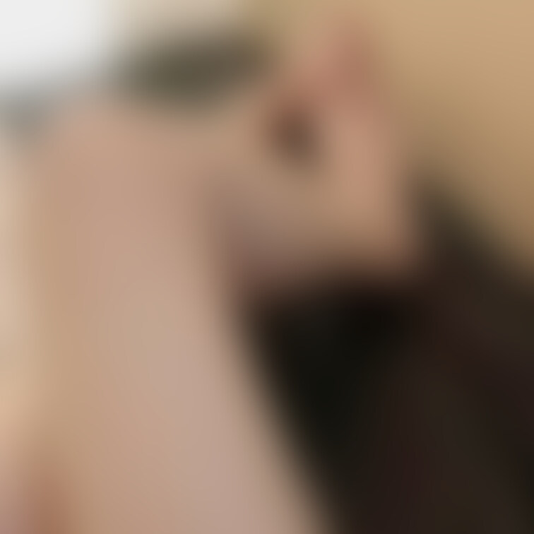 【アラフォー女性の】生足💕
たまらないですね