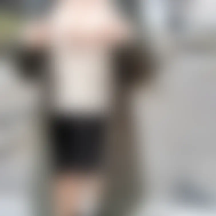 ♥️露出♥️人が来てるのに乳首露出！

観光地で撮影しているうちに興奮したRED
とりあえず乳首を出すように指示
