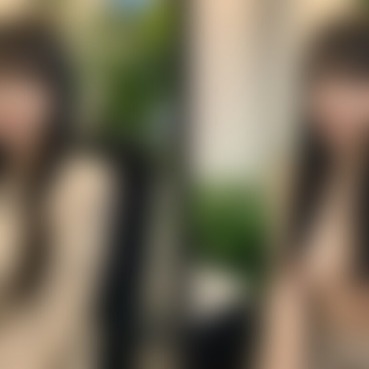 着衣と脱衣を並べた画像です。画像№428