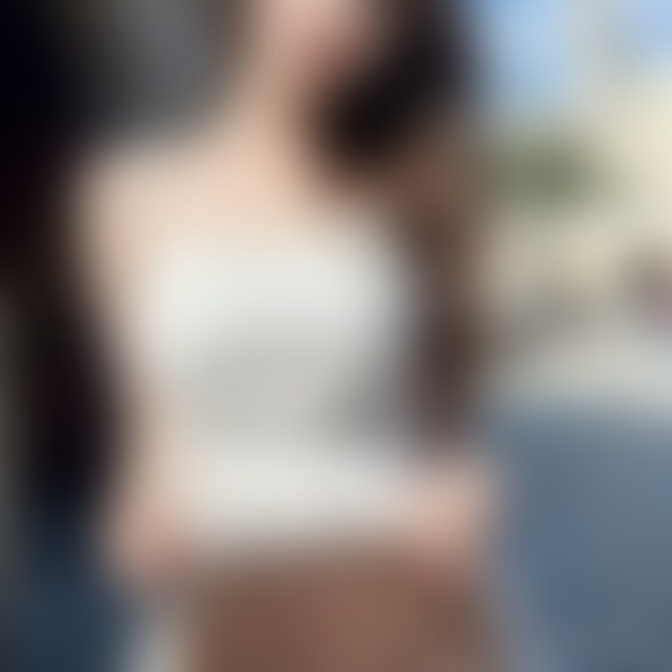 🟧スカートめくり　ノーパン　巨乳美女🟧

ご覧いただきありがとうございます❤️
当アカウントは○○○でえっちな美女