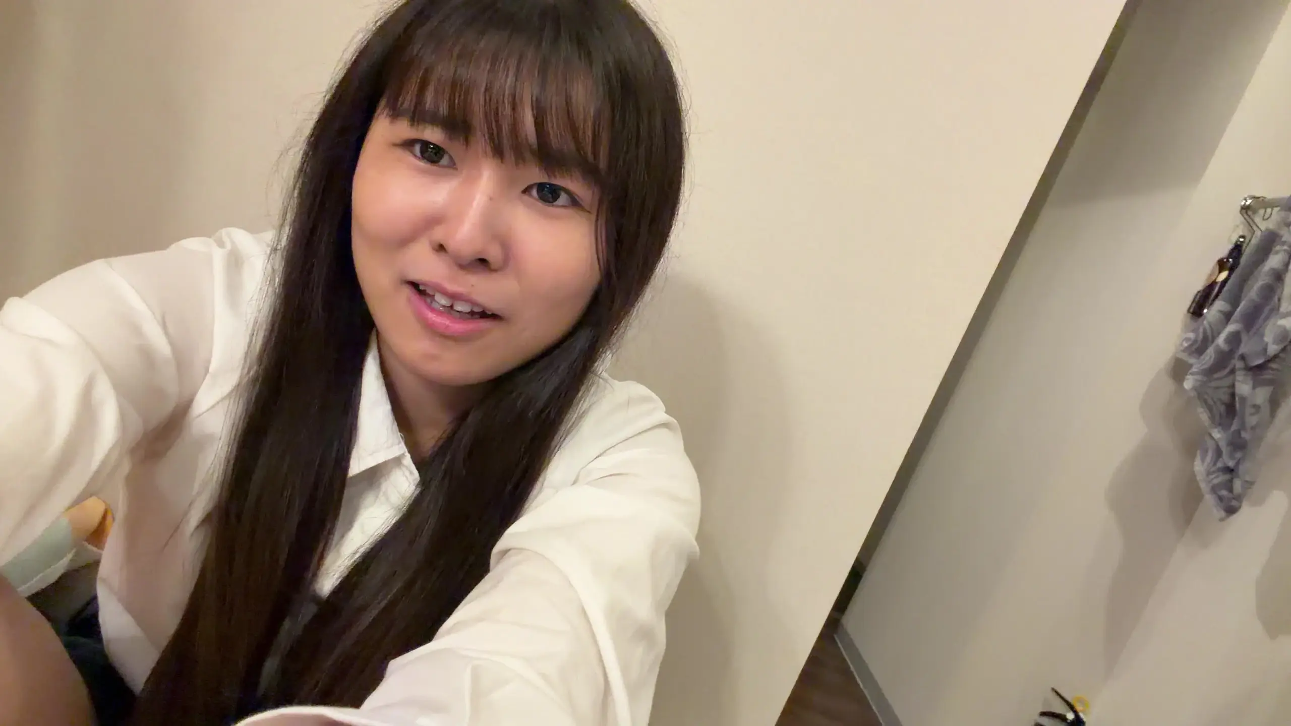 JIM-ジン-「【プラン特典】エロに興味なさそうなマッ●店員合法L●Kちゃんが制服着たままオナニーしてくれました。」の投稿サムネイル