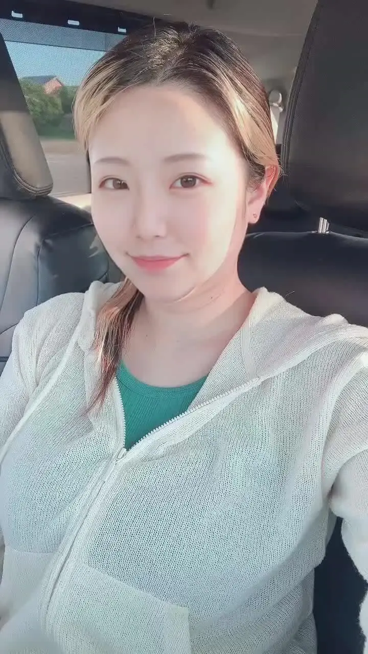 Hカップ巨乳人妻のふたば「車で露出🚗³₃ 出逢ったらラッキー #おっぱい #ブラジャー」の投稿サムネイル