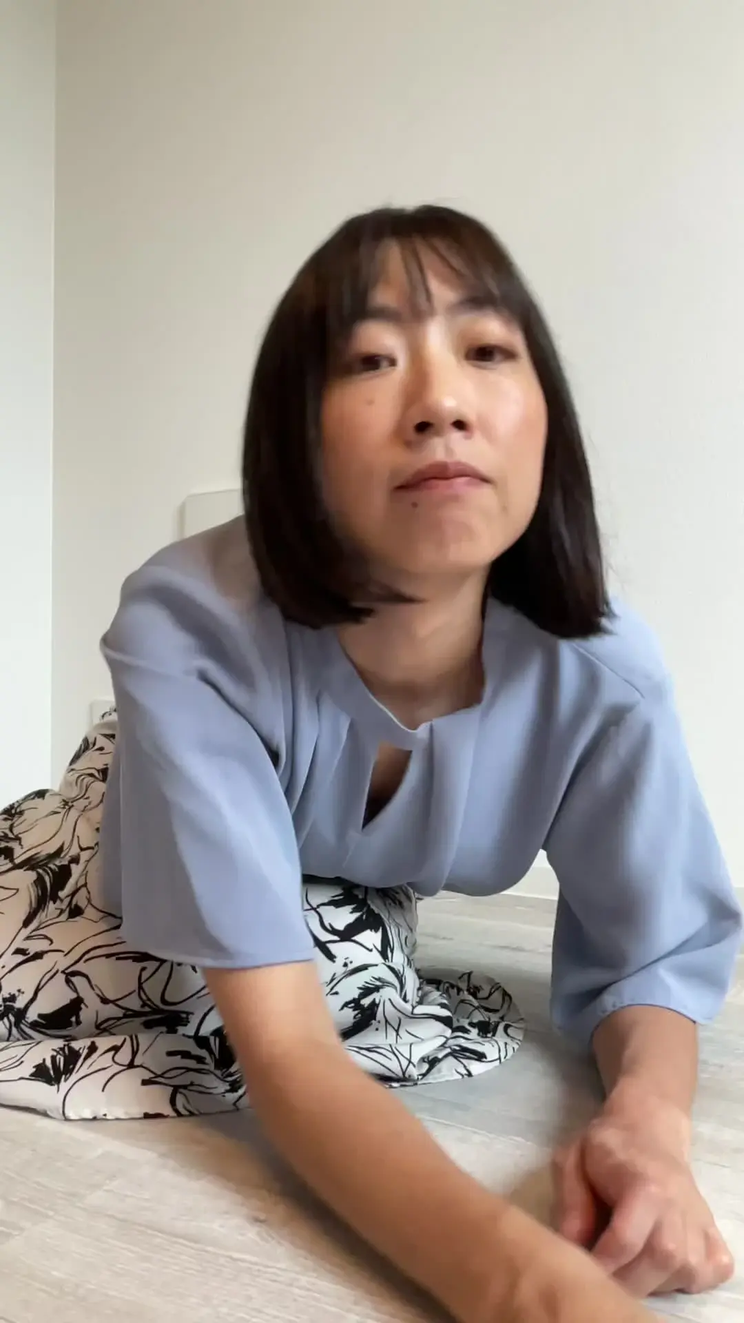 河合みく【フェラ好き彼女】「最後には全裸で爆イキ♡ （…古い！！わかる方いらっしゃるかしら…） お姉さんが乱れるところ、見てみたいですか？」の投稿サムネイル