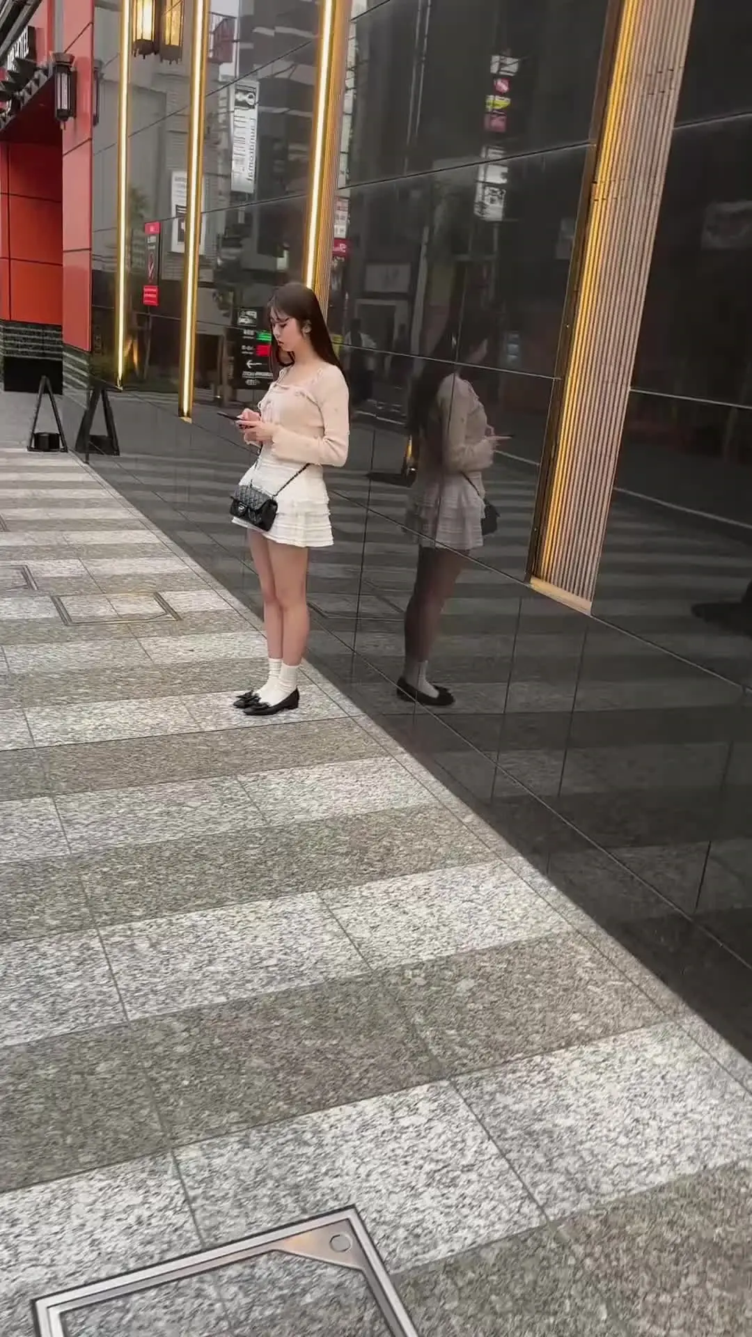 ヱロ動画【買取】ってイイですか？「遠目からでも体つきがエロく、池田エ◯イザ似の綺麗な顔立ちをしている子にインタビューと称して接触！！ 昨日はなにで抜いたかを聞いてみると、 「山田◯介で抜いた」と」の投稿サムネイル