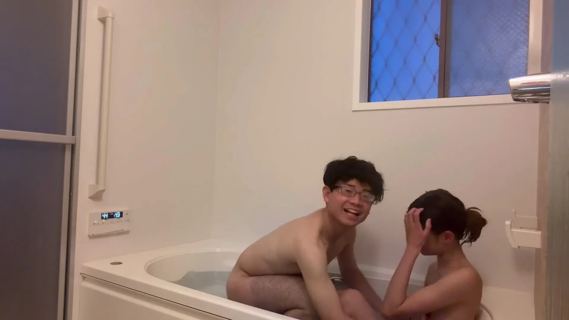 まゆ📹晒され妻（妊娠中）「お風呂で立って生ハメイチャイチャエッチしました🥰 もちろん最後は生中出しです！ サンプル長めに設定してます♪」の投稿サムネイル