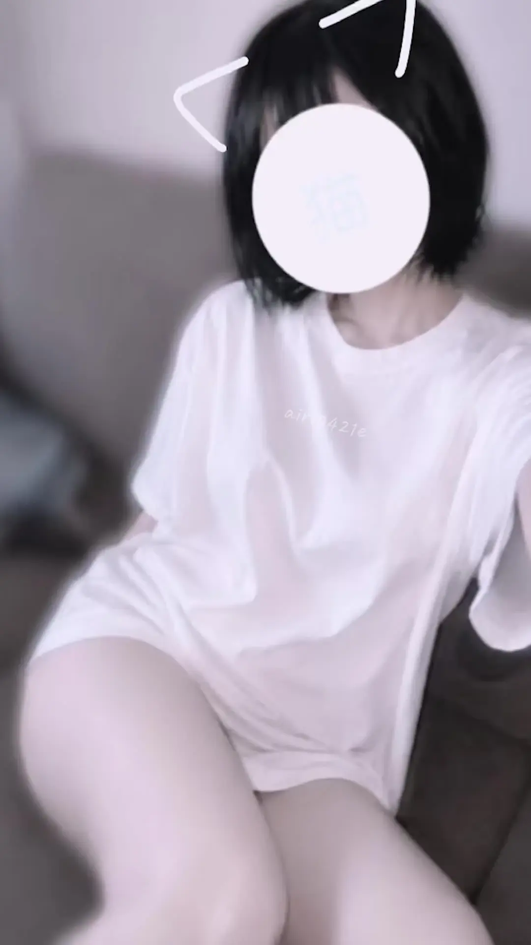 白乃あいり👀「履いてない… なんてね…笑 なんてね…笑」の投稿サムネイル