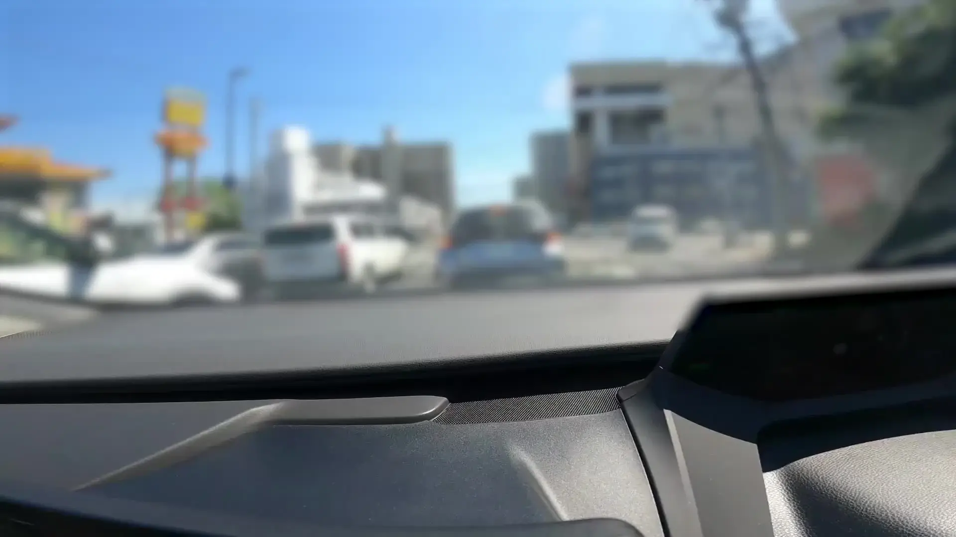 ねことり😹🐧NTR　人の女を寝取り隊　「処女（ほぼ）スレンダー👓️メガネ👓️っ娘。と🚘️車内🚘️フェラ抜き。」の投稿サムネイル