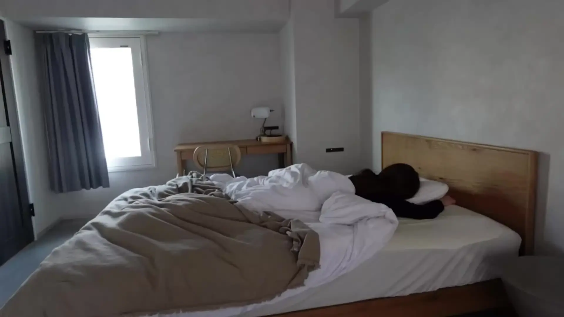 エマ「久しぶりに会ったセフレとお泊まりして朝から生中交尾してきました。。🐈‍⬛🐾」の投稿サムネイル