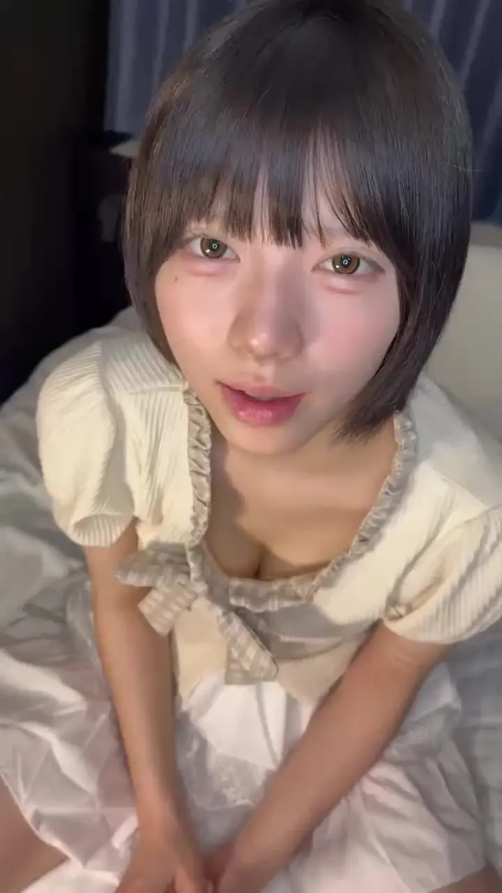 合法ロリ系あむちゃん🐈‍⬛「旅行先のホテルで ムラムラあむちゃん♡ こっそりおなにーはずが 気持ちよくていっぱいえっちなこえが出ちゃった！！」の投稿サムネイル