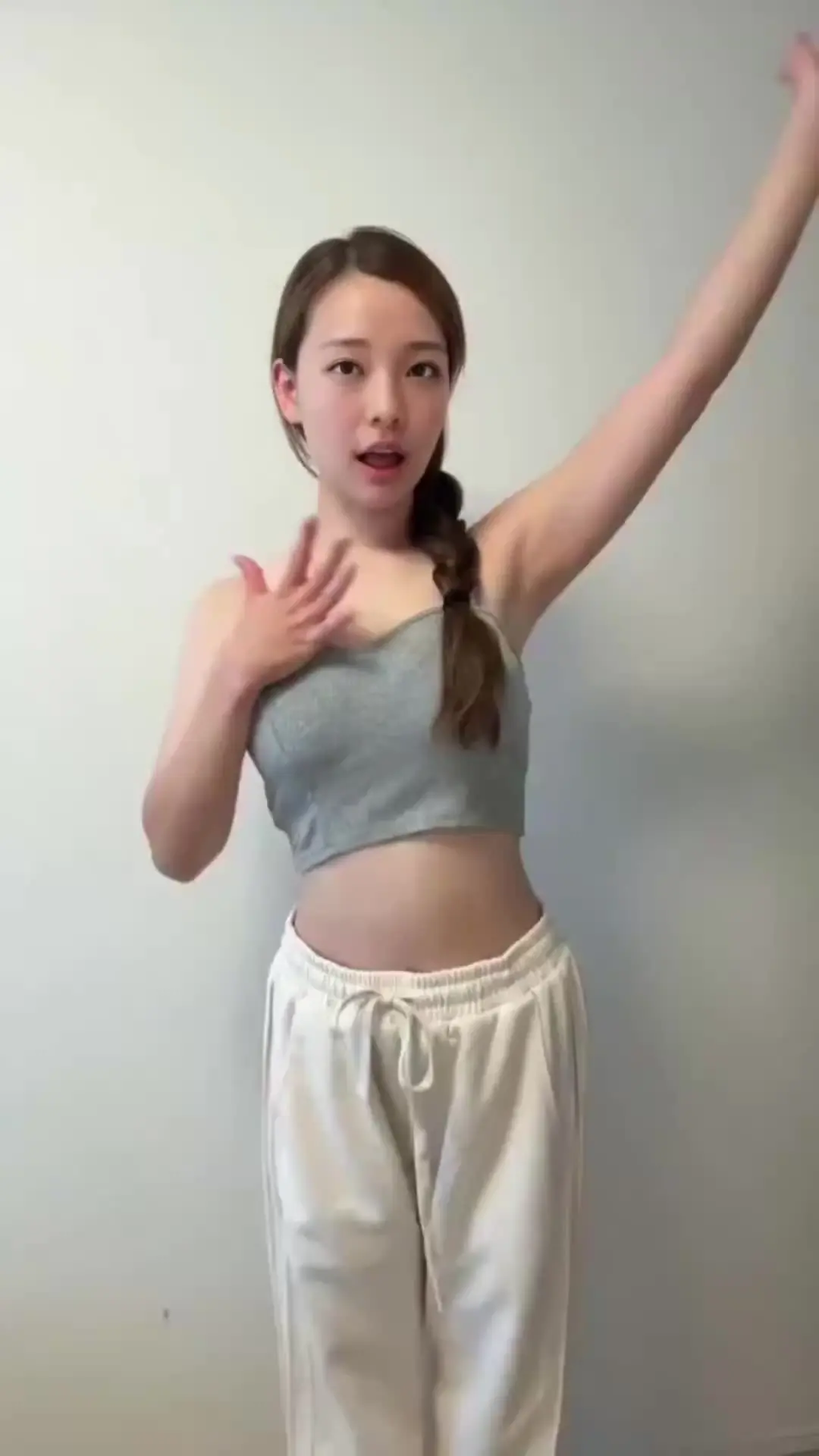 ぽぽ「こんばんは、ぽぽです🐥 新作えっちとっく更新🆙 今回はノーブラver🫣 最近暑すぎてなにもやる気が起きない〜😮‍💨」の投稿サムネイル