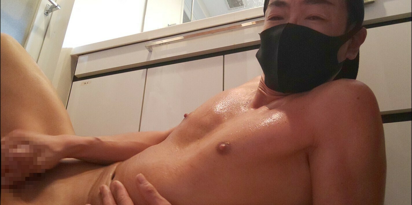お風呂前の汗だくオナニー♥ sample 1