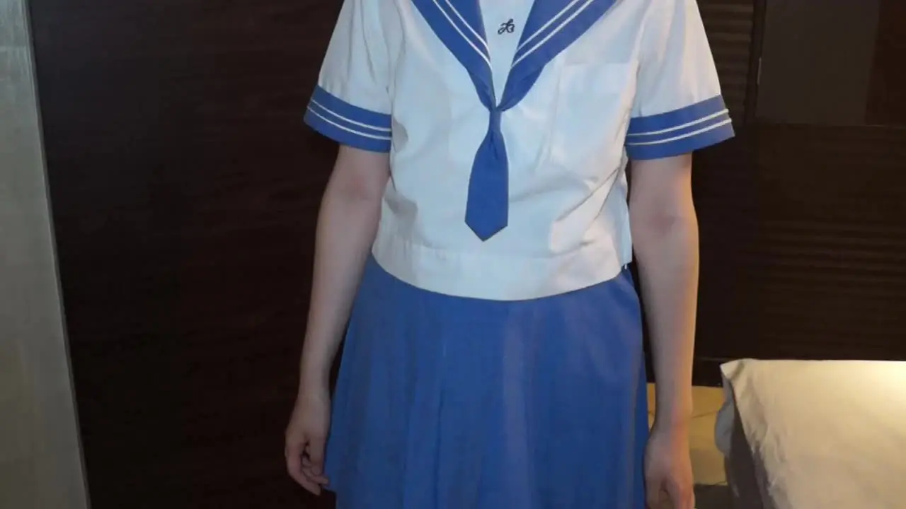 はる｜リアル制服×着衣フェチ「爽やかな水色襟のJ〇っぽいセーラー服を纏うポニーテールの正統派美女。」の投稿サムネイル
