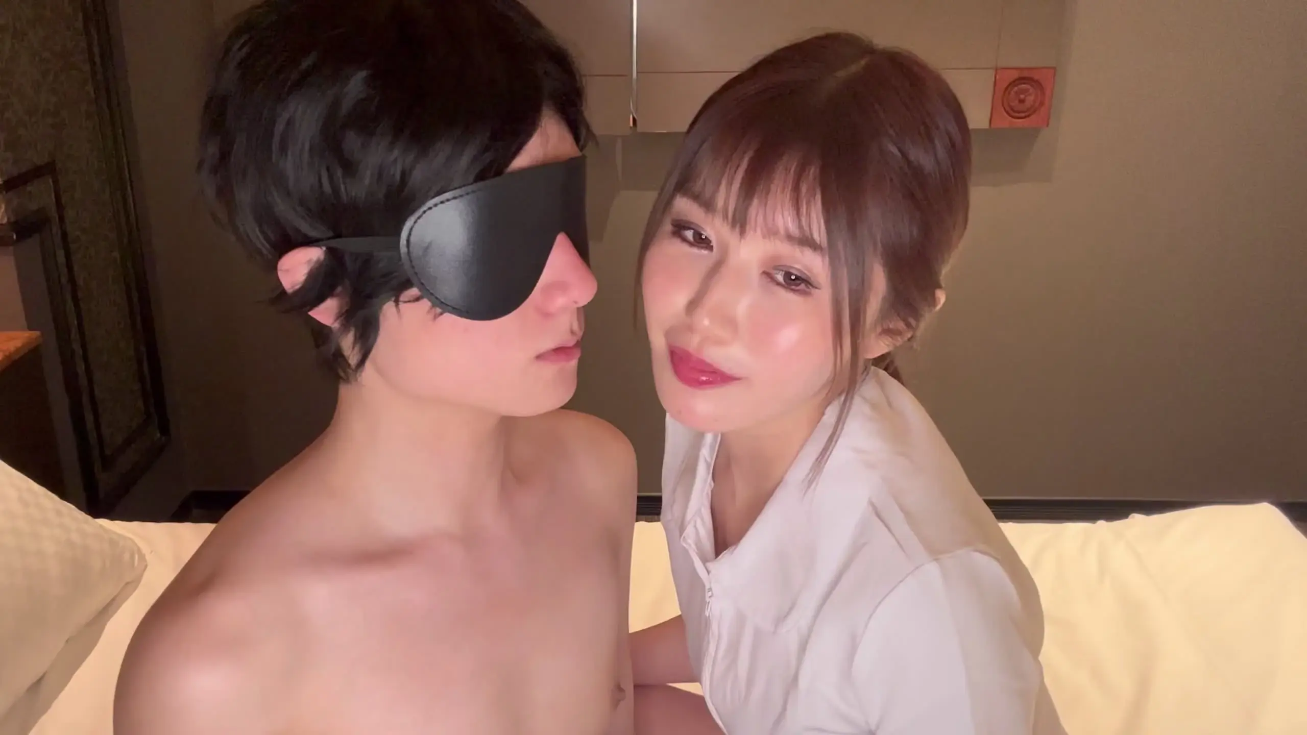 体液痴女様のM男顔舐め唾液責め（ドM男向け）「※本編は顔出ししています M男が痴女様2人に顔舐めや唾液責めをされてしまいます。 2人同時の顔舐め、鼻フェラは圧巻でそれに加え手コキや乳首責めというマゾの夢のよ」の投稿サムネイル