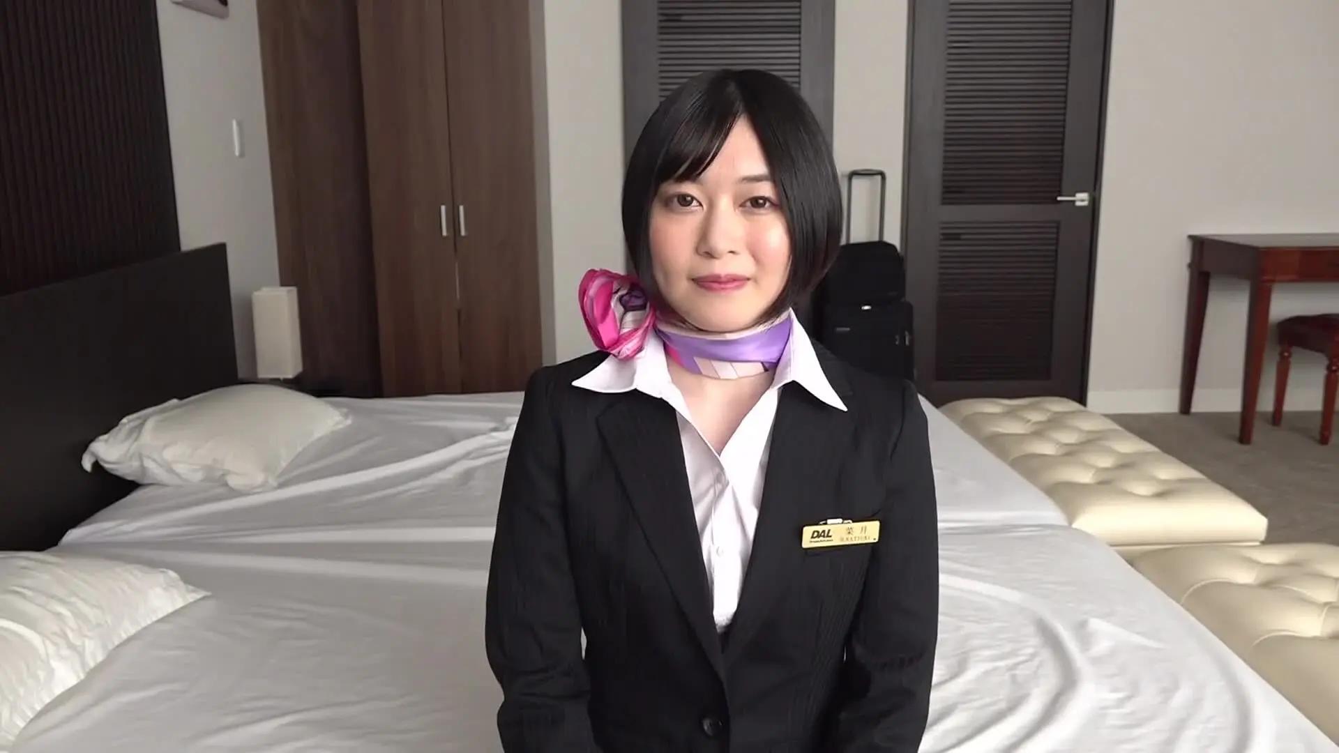 大手航空会社CAさん、ハメ潮吹きまくりで午後に着る予定の制服びちょ濡れw