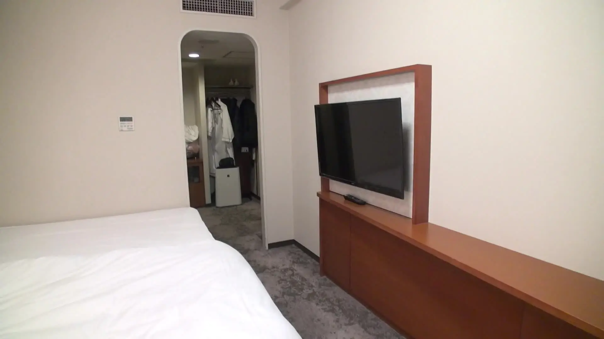 ドリハラ「賞金欲しさに頑張った結果…気持ち良すぎて深挿アクメ！先っぽだけのつもりが…普通にオナってイっちゃってます！夢中にディルドで腰降る受付嬢と相互オナニー！気持ち良く」の投稿サムネイル
