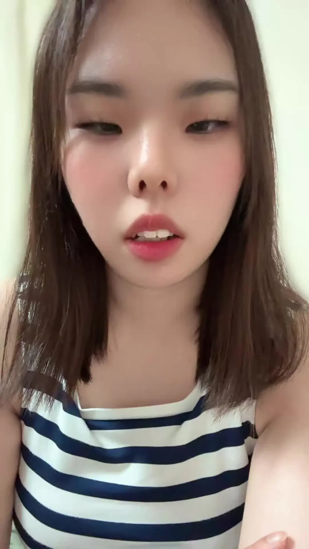 かみひと𓆩𝓗𓆪「ねむねむモード😪 眠くなりながらとってます✌️ 眠くなりながらとってます✌️」の投稿サムネイル