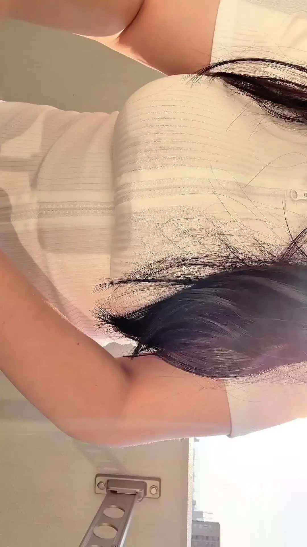 露出狂ふうか🍀💓「は、初めてお顔の雰囲気がわかる動画です🙈💓 モザイク越しでも私の感じてる顔が見えるかな⁇♡ ベランダでおっぱいだしてマンコだしてるけど、誰か気づいてくれてたら嬉」の投稿サムネイル