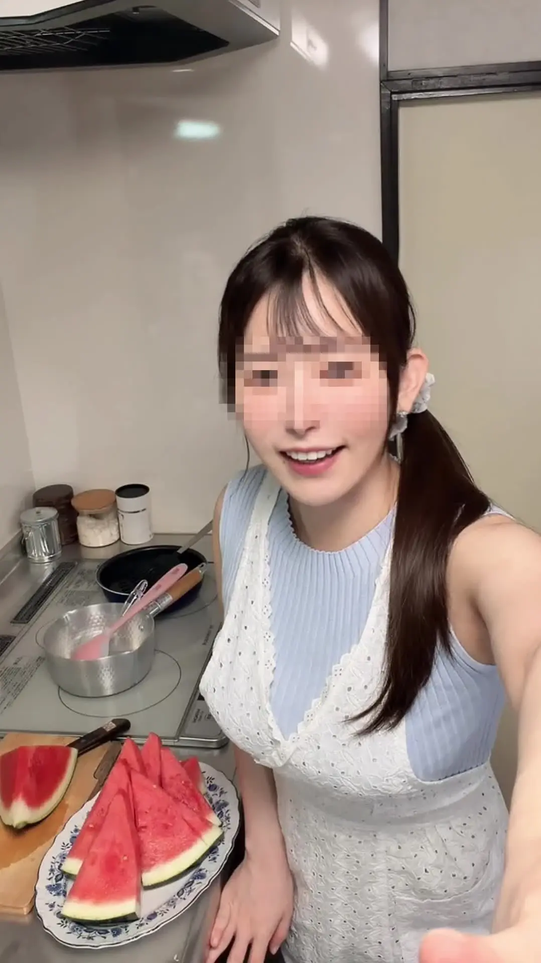 OLなーなの下着観察👙発情日記🐳「【口元雰囲気版】キッチンで欲求不満大解放 爆裂💦オナ禁明けの潮吹きアクメ🐳🍉💦 こちらは口元まで見える動画です🫶」の投稿サムネイル