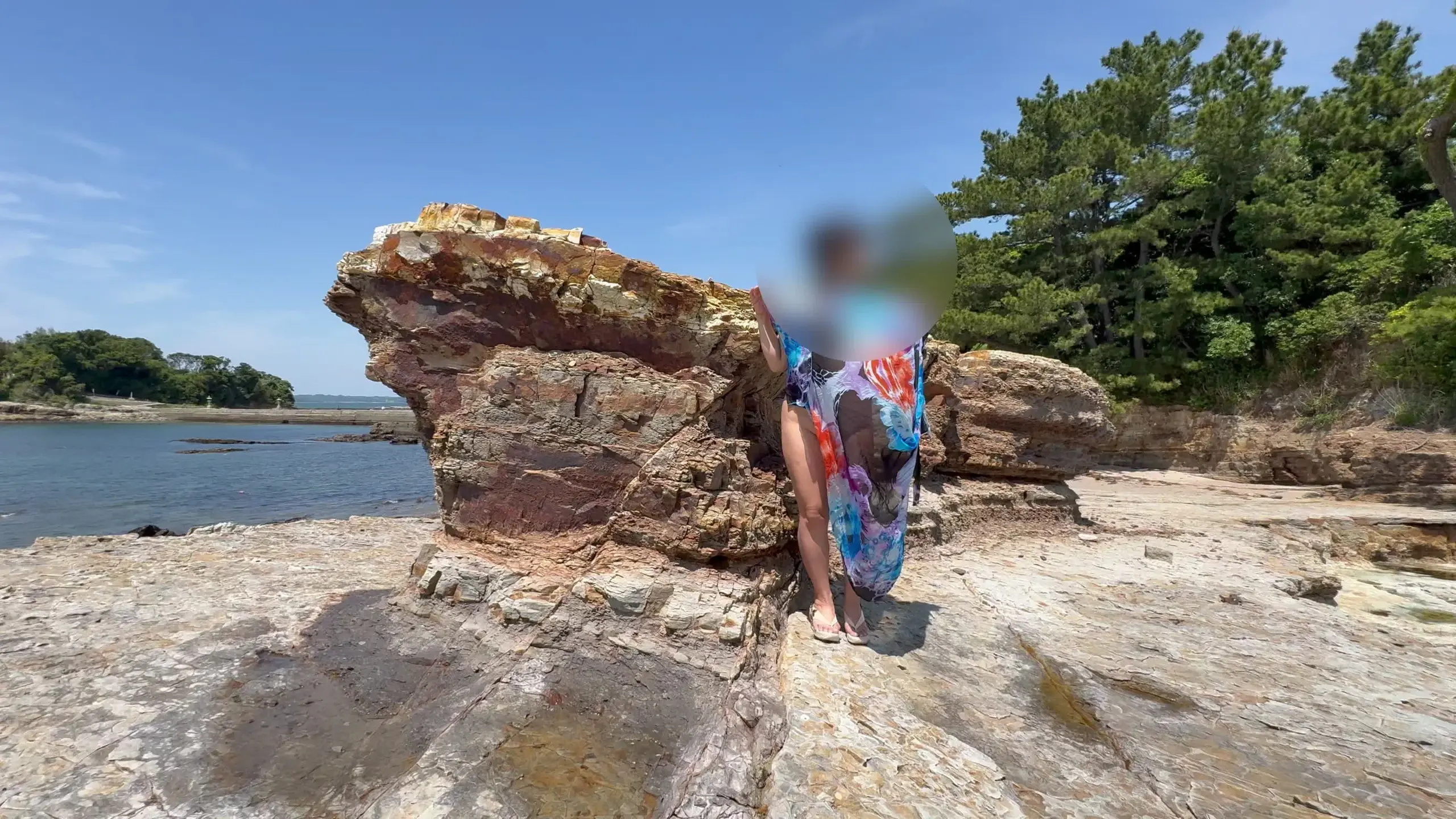 NTR Japan 🇯🇵 ムッチリ熟女エロテ○○○スタ　®️主&加奈　🐊💛🐊「ビーチ🏖️に人が現れないので人の気配を探して 釣り🎣の皆さんを発見💡 わざわざ前に回り込んでパッカーン😍」の投稿サムネイル