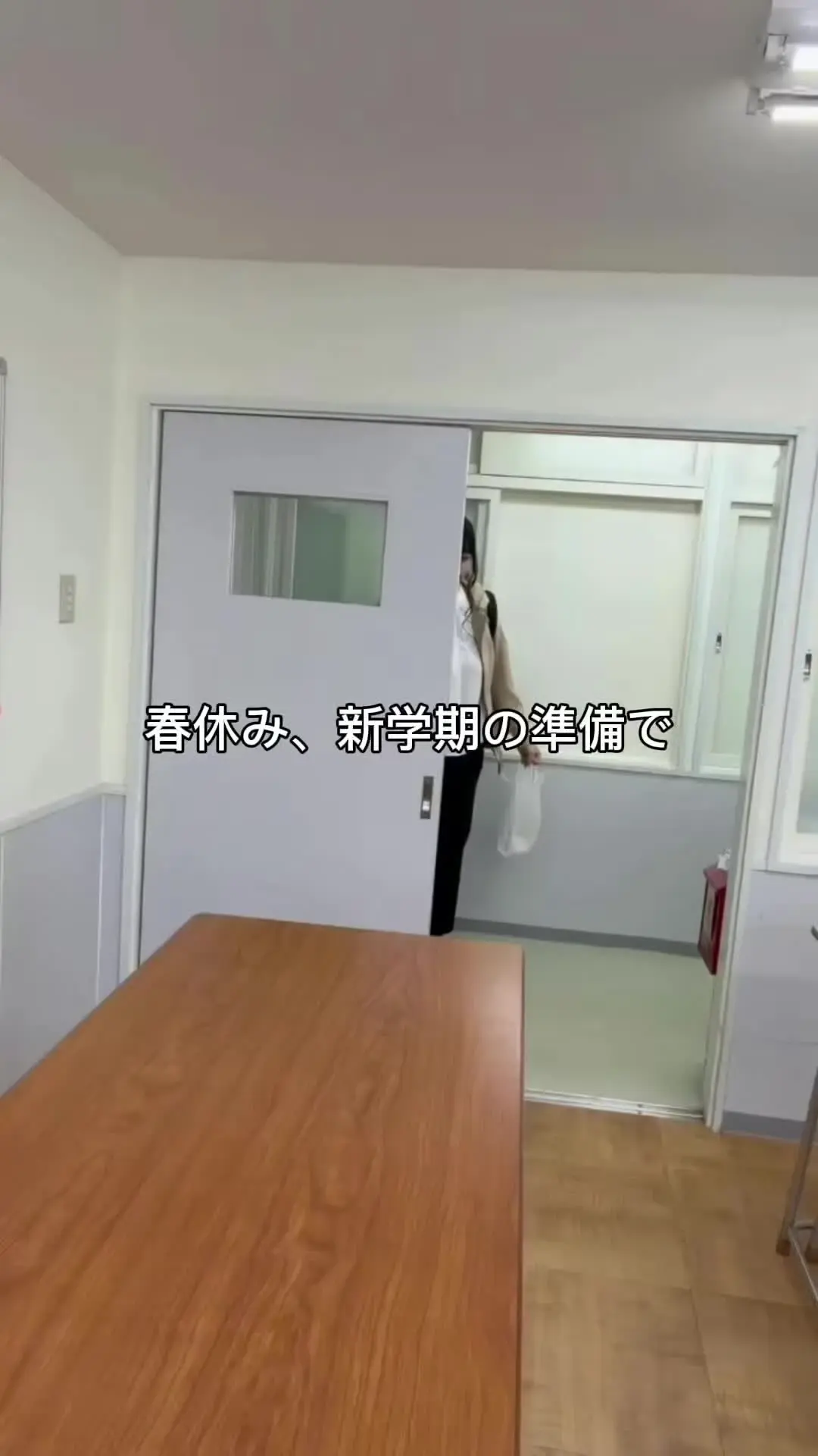 先生のパンツは今日も大変「～4/30まで無料公開🎁✨️ "先生のパンツは今日も大変…"春休み中だけど学校に出勤して新学期の準備をしていました。タスクが多く朝からワタワタ…トイレに行きたか」の投稿サムネイル